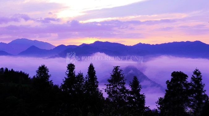 探秘历史底蕴：挑战崇山峻岭，寻觅神秘天幕宫殿之旅